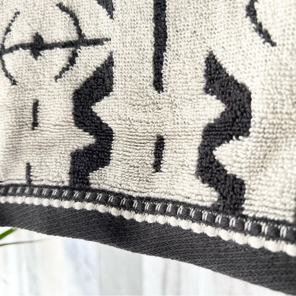 🌴Target Opalhouse 2pc Black & White Vertical Thorns Bath Towel Set - Picture 3 of 9